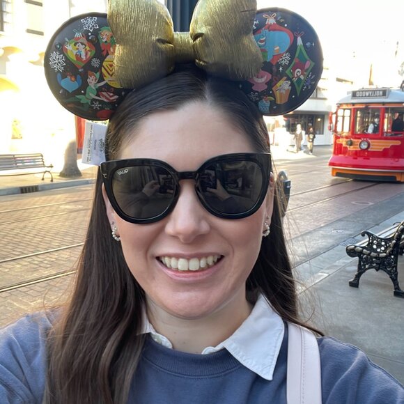 Meet your Posher:) - Picture 2 of 5